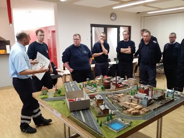 Führungsausbildung der neuen Löschzüge 58 und 15West