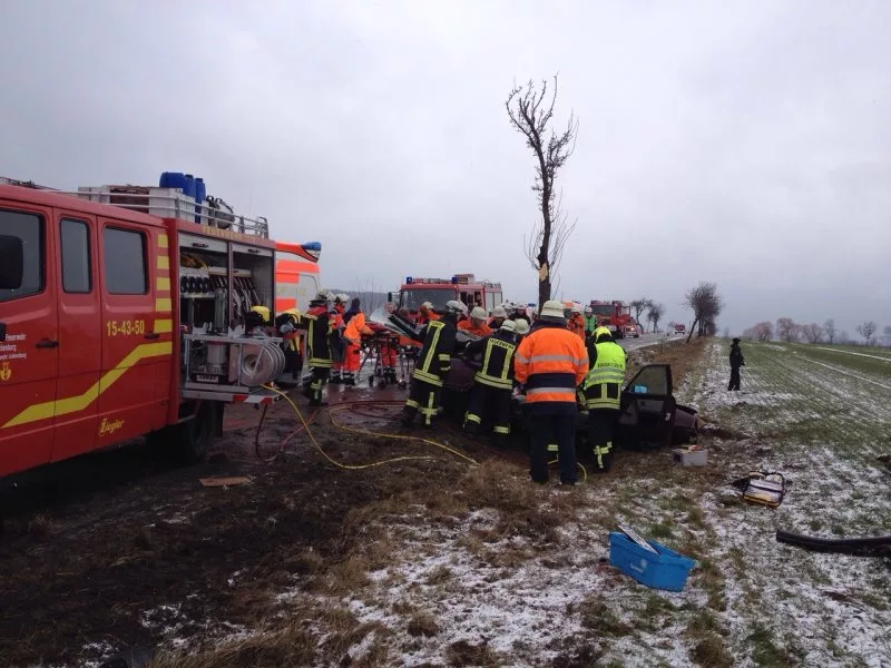 Verkehrsunfall mit eingeklemmter Person L 510