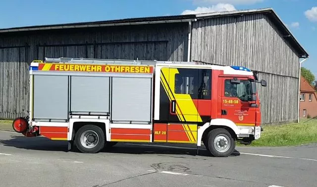 Brennender Strommast sorgt erneut für Feuerwehreinsatz