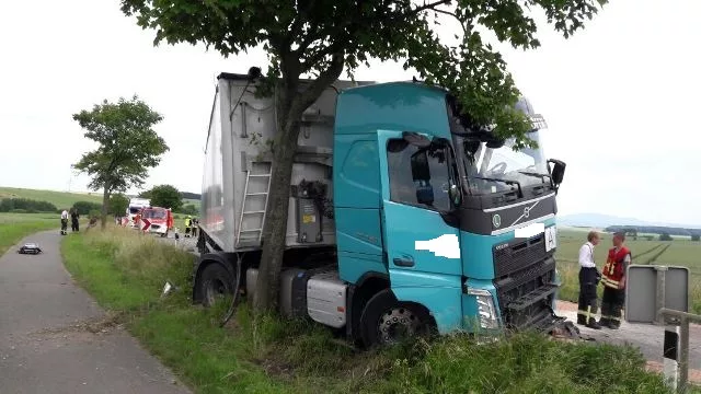 Schwerer Verkehrsunfall – PKW gegen LKW