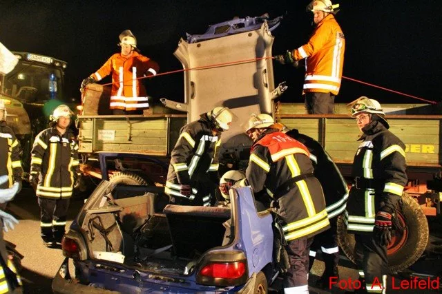 Verkehrsunfall mit eingeklemmten Personen auf L 500