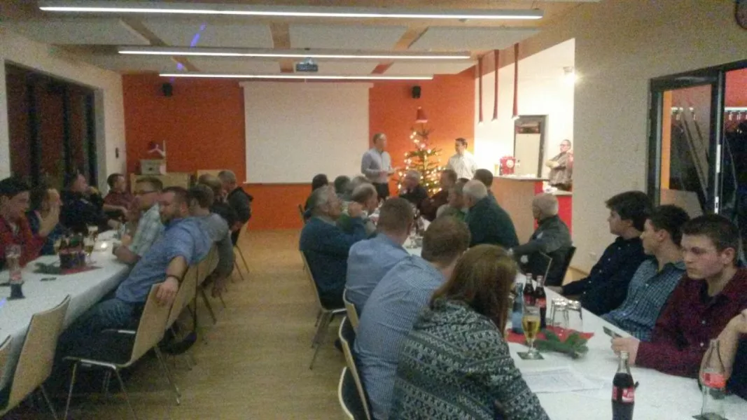 Vorweihnachtliches Geschenk auf der Weihnachtsfeier