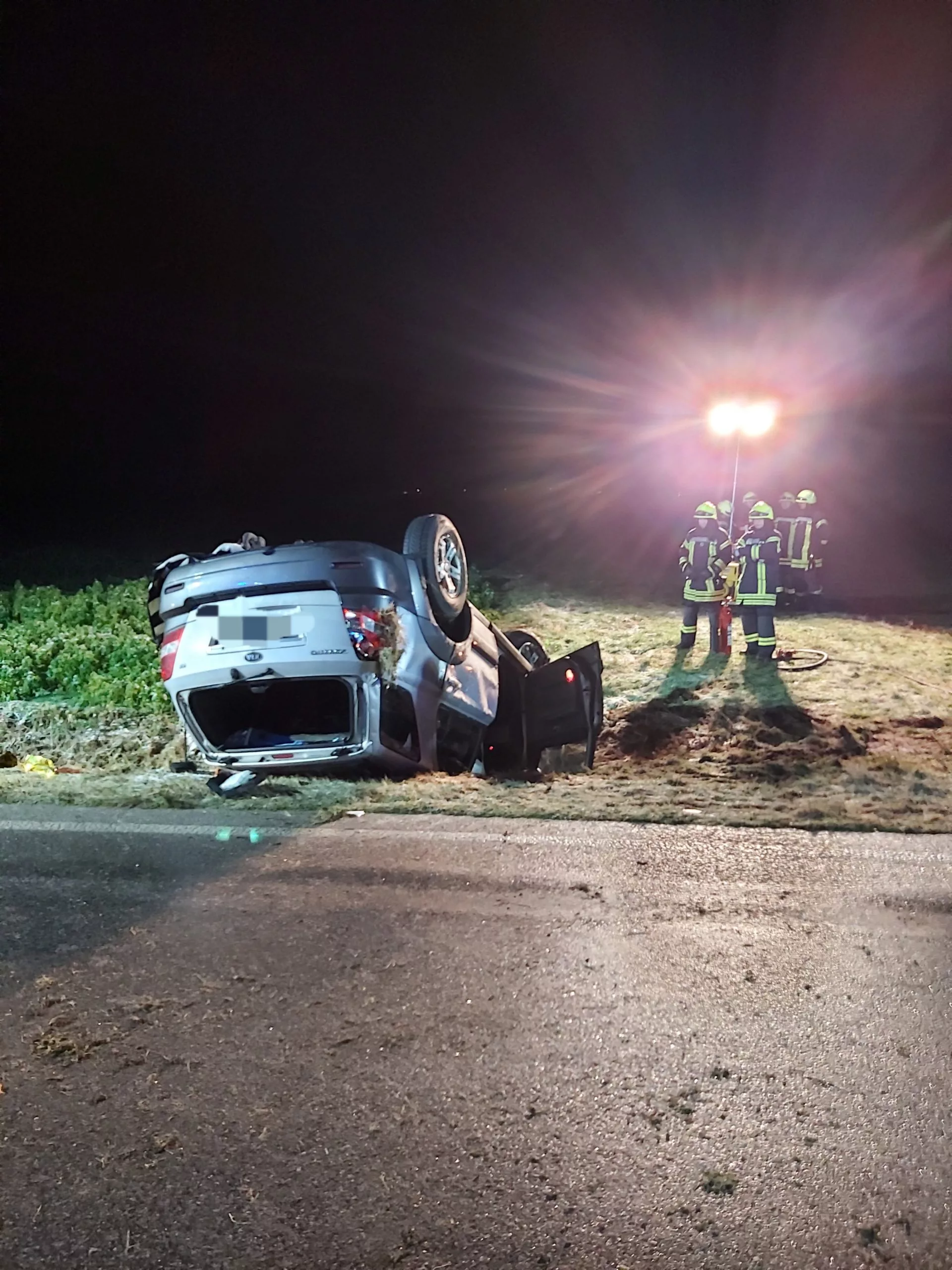 PKW überschlägt sich