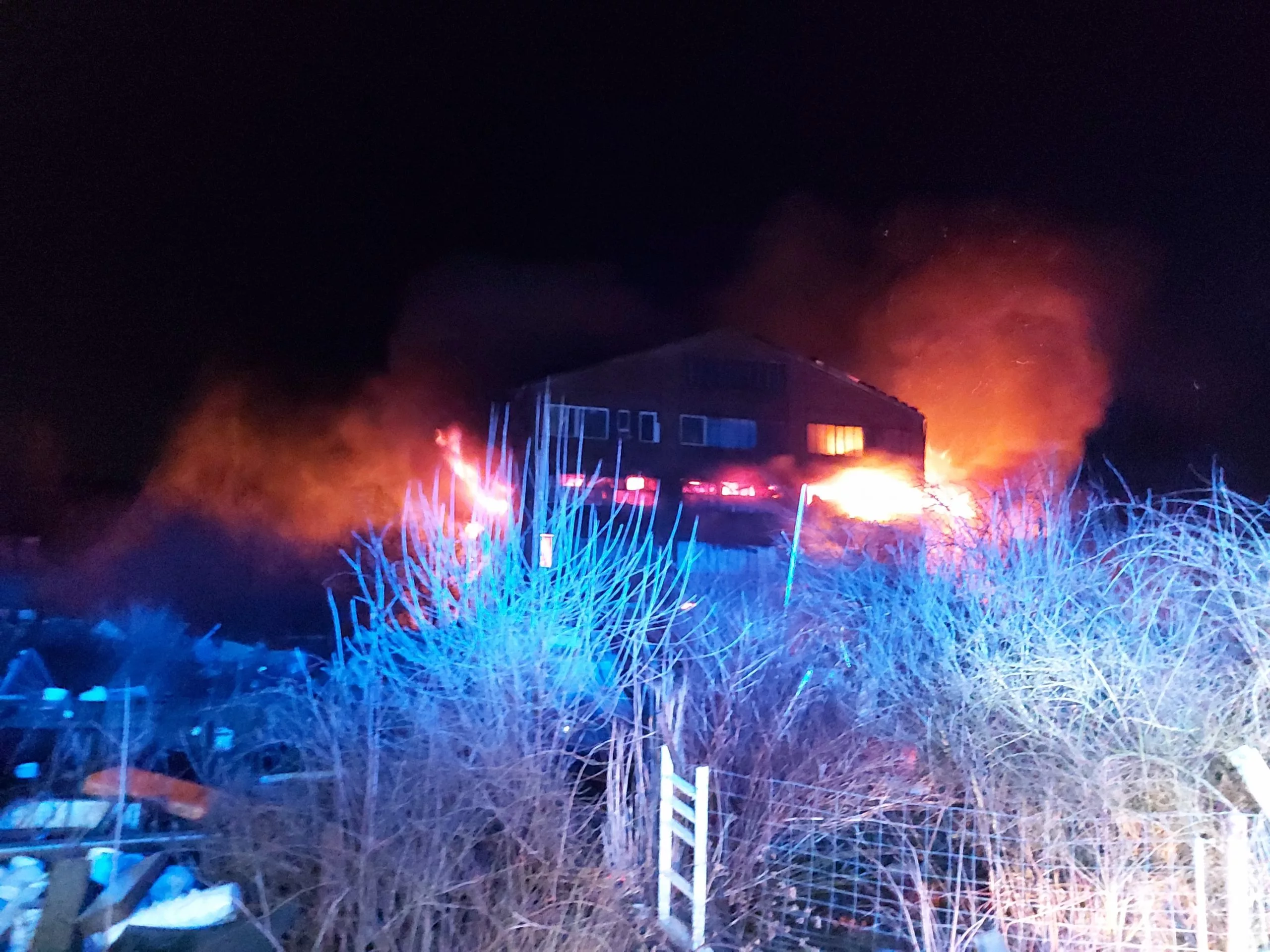 Lagerhalle in Vollbrand