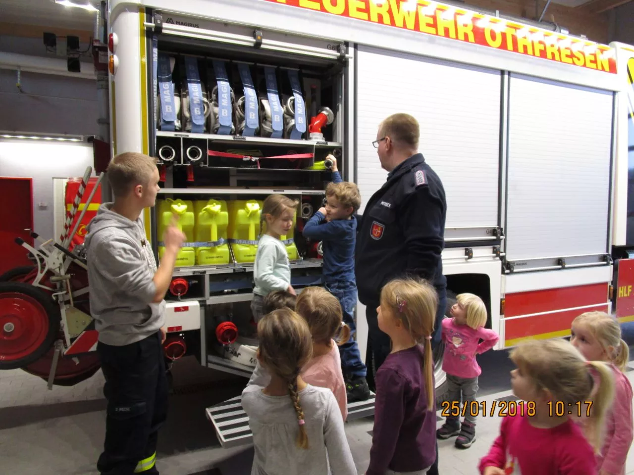Kindergarten zu Besuch bei der Feuerwehr
