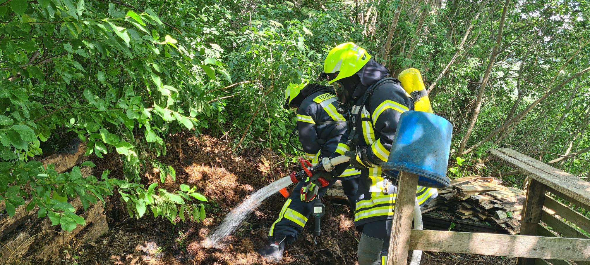 Brennender Komposthaufen