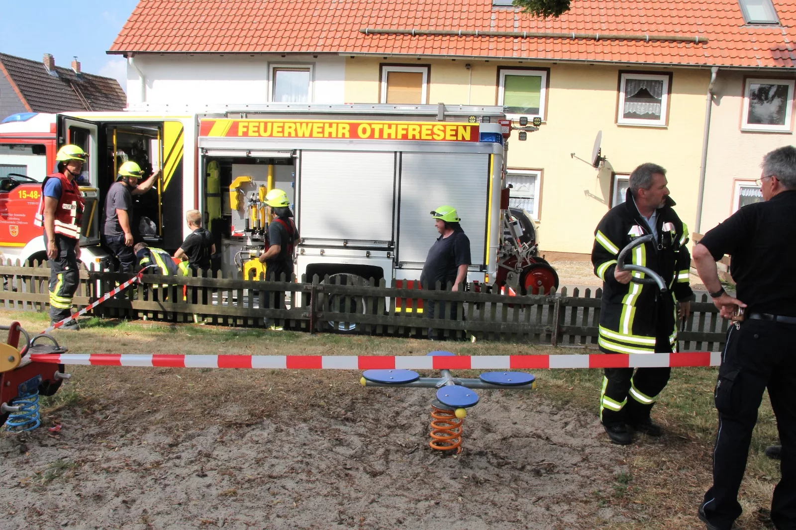 Kind aus Spielgerät befreit