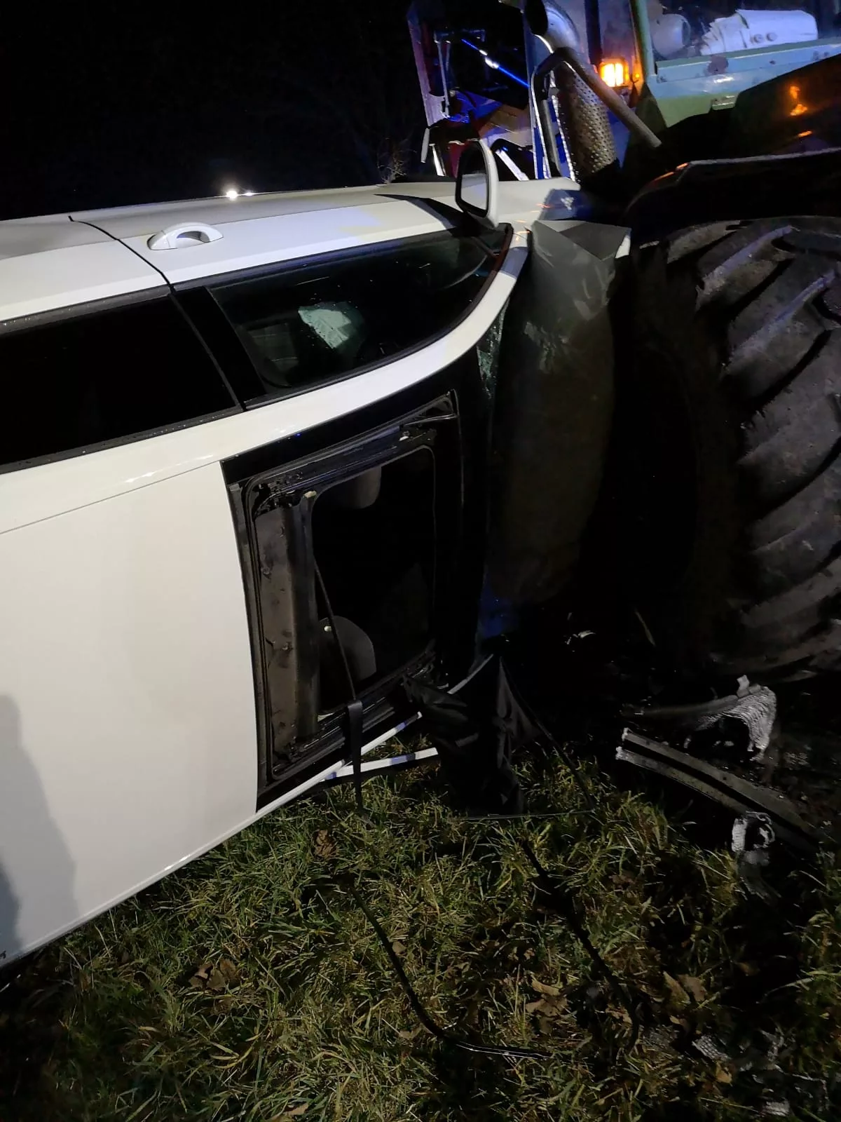 Verkehrsunfall auf der L 500, PKW prallt gegen Traktor