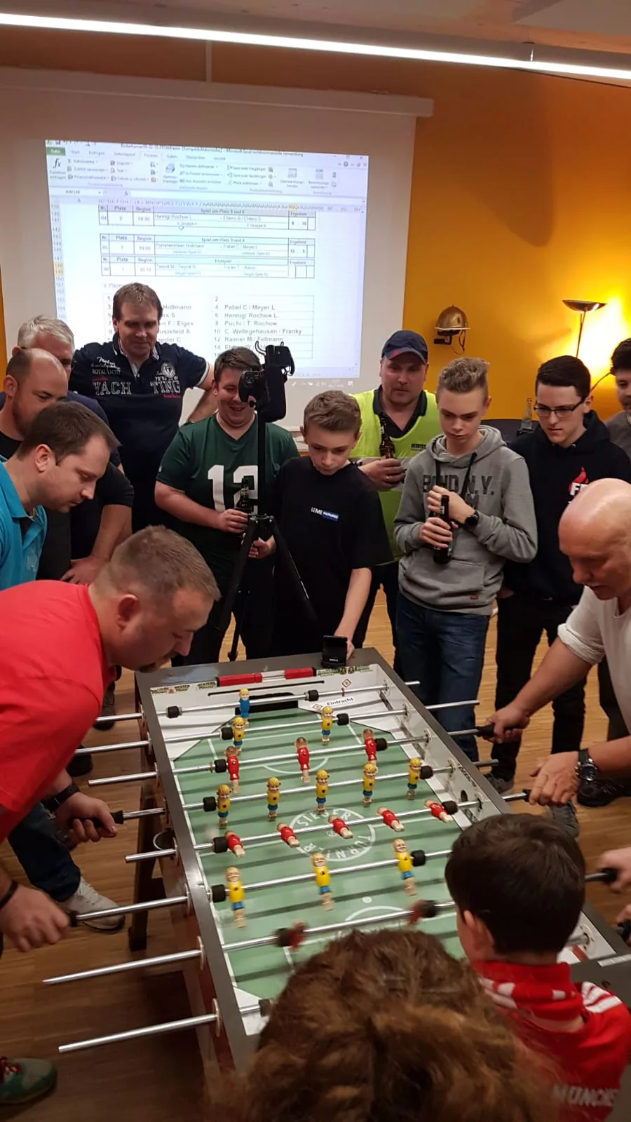 Erstes Kickerturnier bei der Feuerwehr Othfresen.