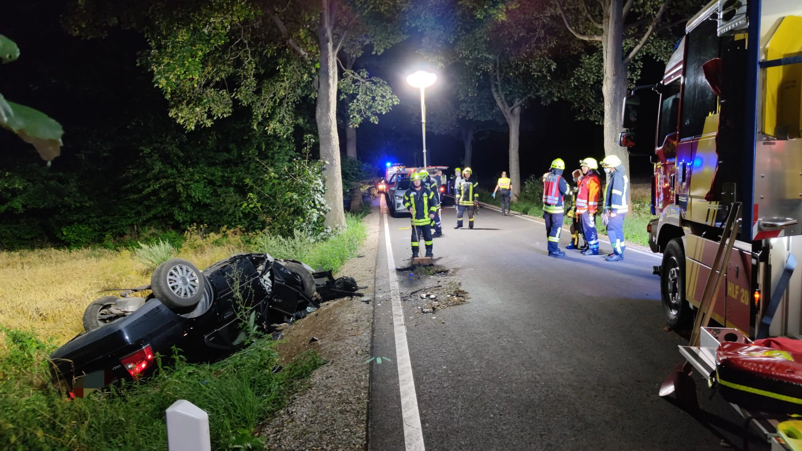 Eine schwerverletzte Person nach Unfall auf der L500