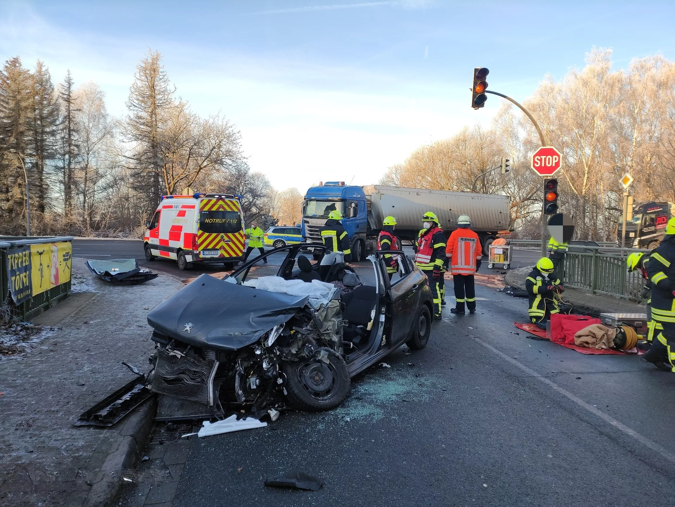 Schwerer Verkehrsunfall mit LKW
