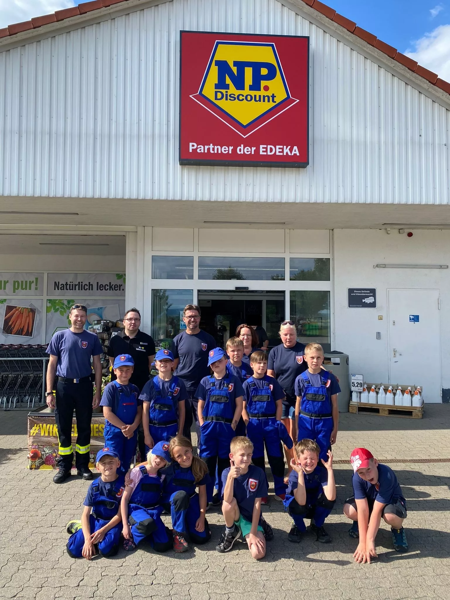 NP – Markt Othfresen spendet Erlös von Pfandbons an die Feuerbären