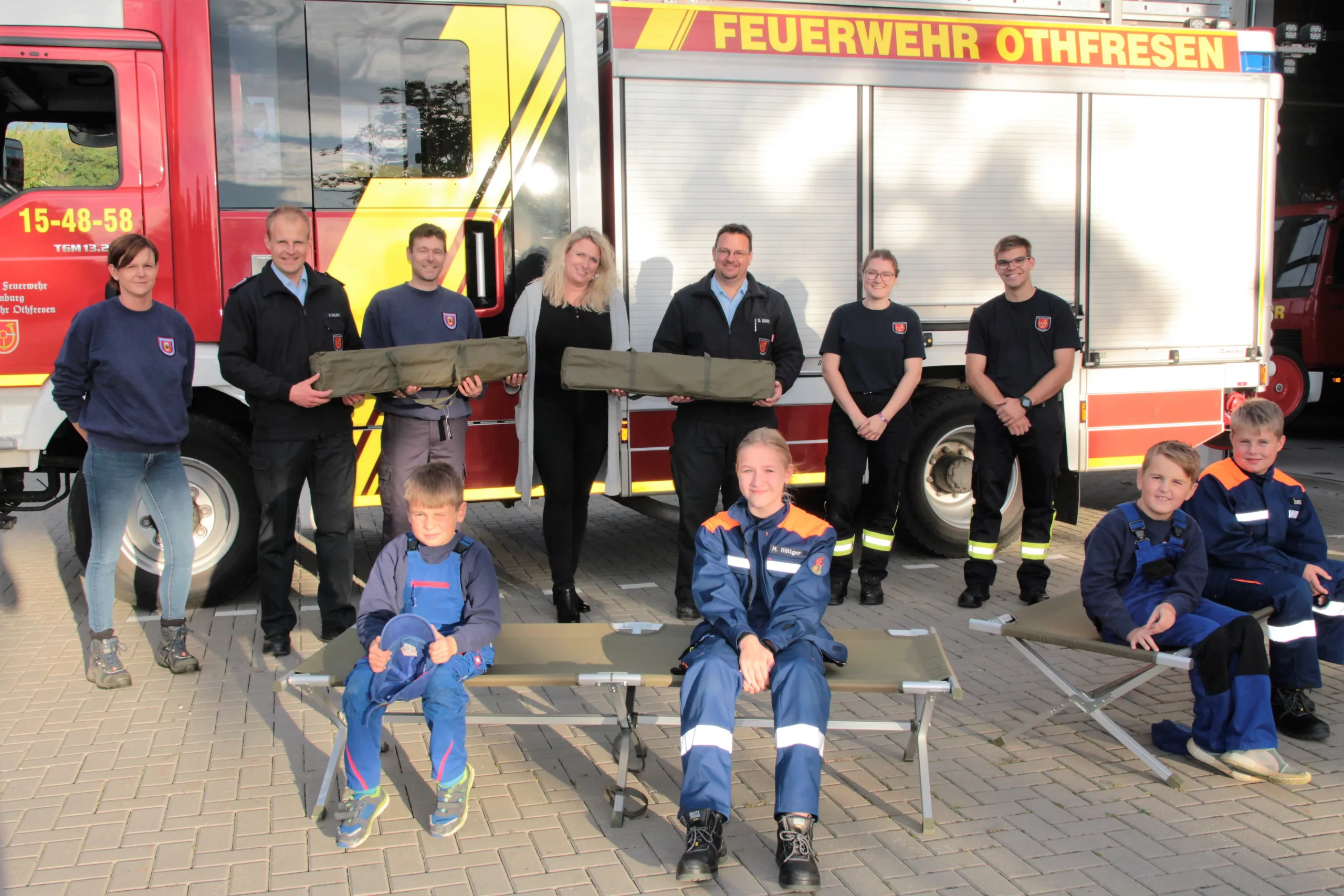 Jugend- und Kinderfeuerwehr erhalten großzügige Spende der Sparkasse