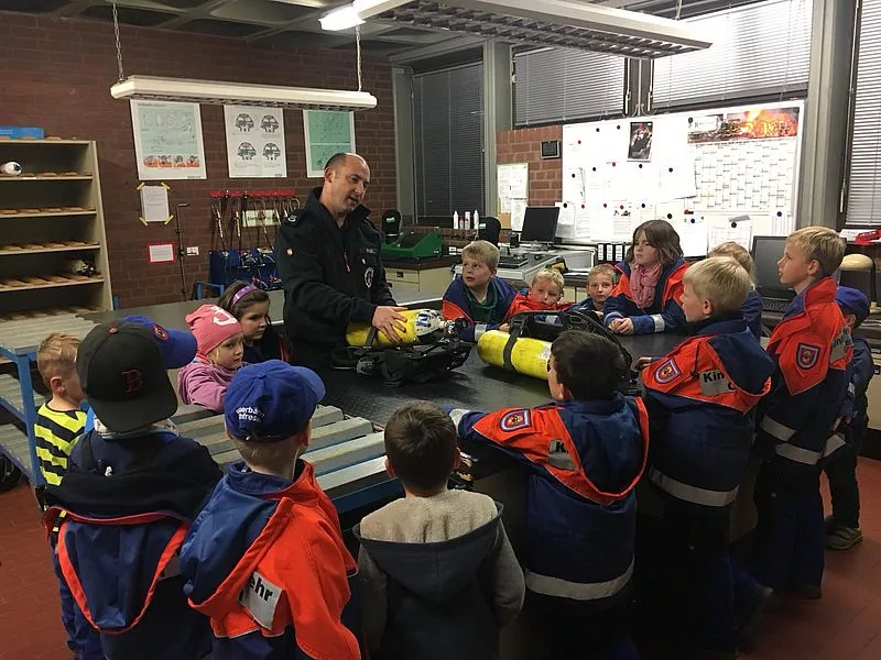 Kinderfeuerwehr besucht die BF Salzgitter