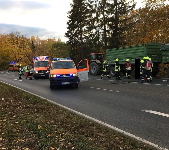 Verkehrsunfall zwischen Fahrrad und Traktor