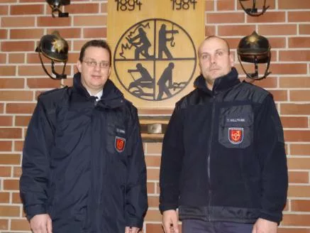 Neue Jacken und Notebook für die Feuerwehrkameraden